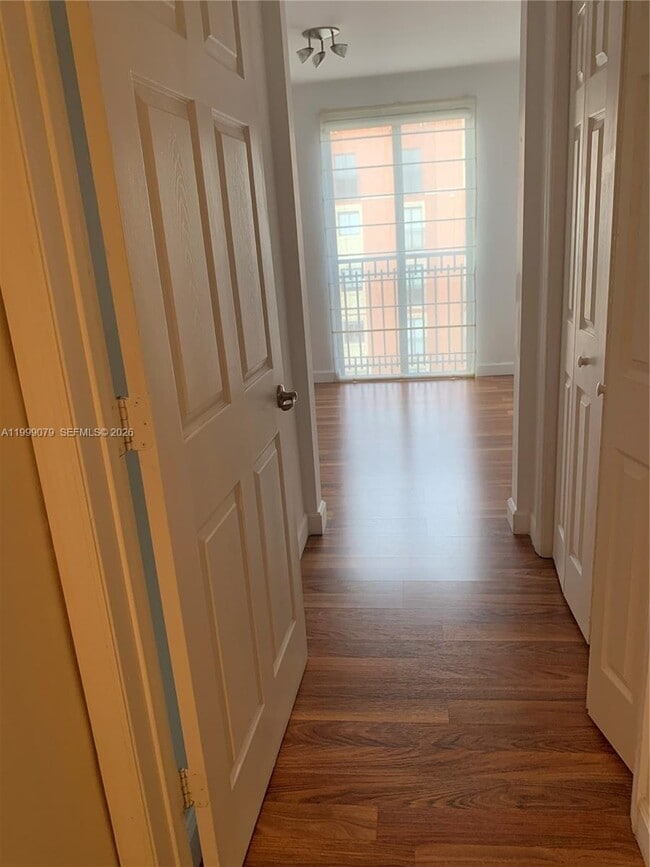 Building Photo - 711 Biltmore Way