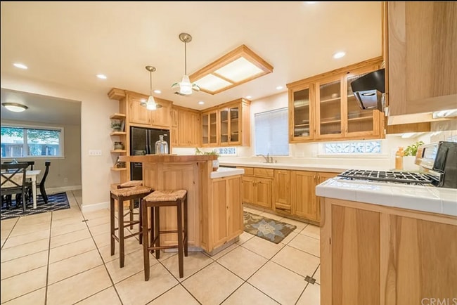 Building Photo - Great Home Close to All