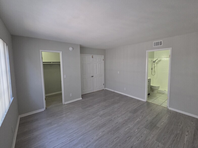 Building Photo - 14232 Matisse Ave