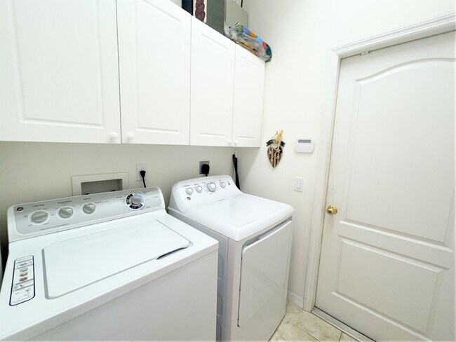 Building Photo - 1842 San Trovaso Way