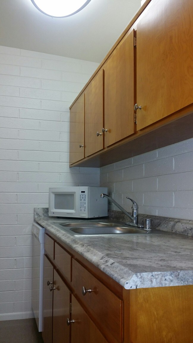 Building Photo - 1511 N Craycroft Rd
