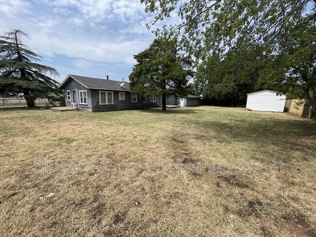 Building Photo - 2023 NW 40th St