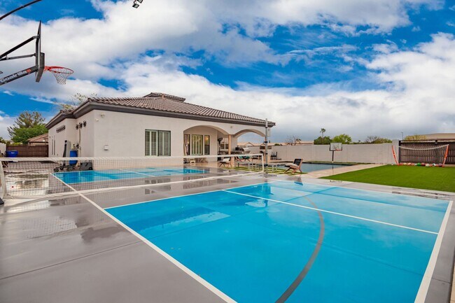 Building Photo - Beautiful 6-bedroom basement home