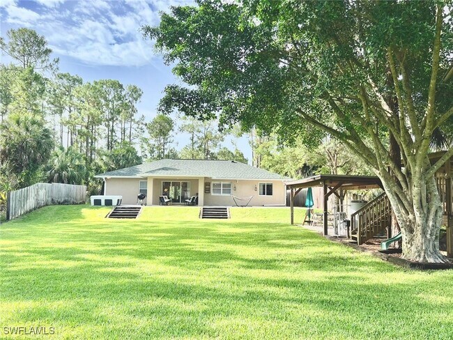 Building Photo - 220 18th Ave NW