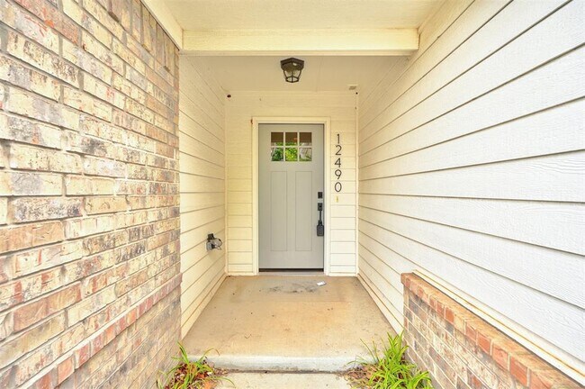 Building Photo - 12490 Native Hill Dr