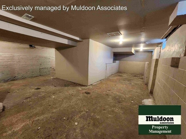 Building Photo - Great 2 bed 1 bath 1 car garage available now!