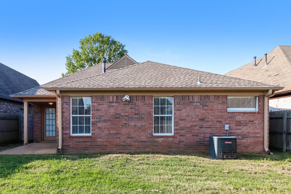 Building Photo - 9887 Wynngate Dr