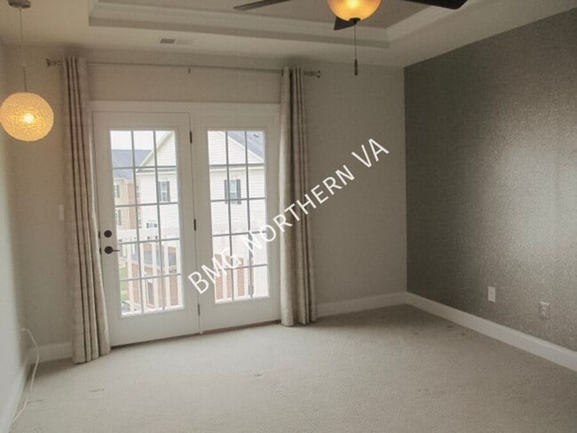 Building Photo - 24688 Hutchinson Farm Dr