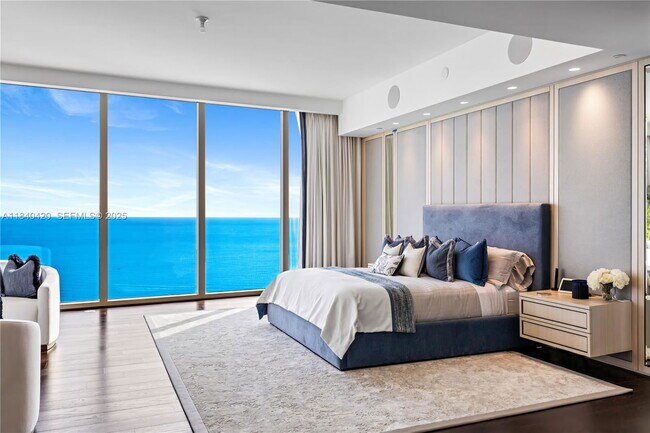 Building Photo - 17901 Collins Ave