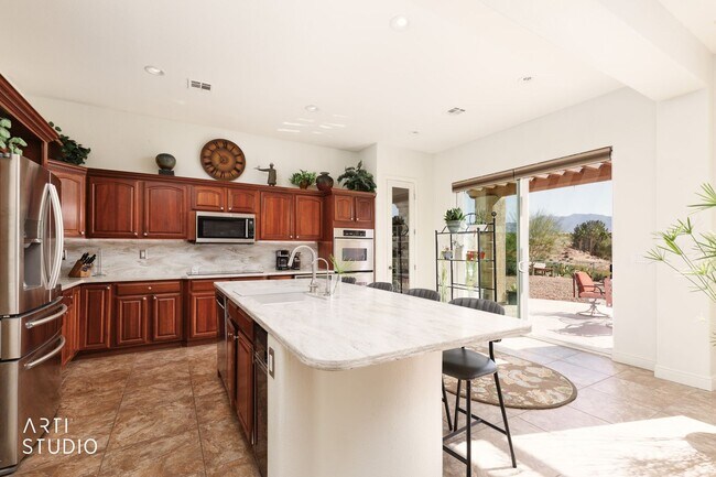 Building Photo - Beautiful home located in the gated commun...