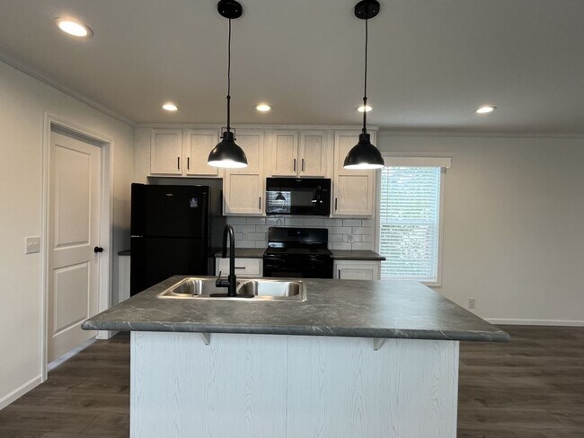 Building Photo - 9 Swan Ln