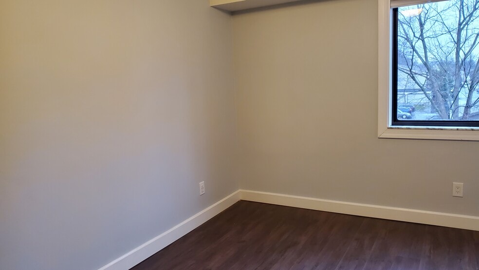 Building Photo - 1650 Cedarwood Dr