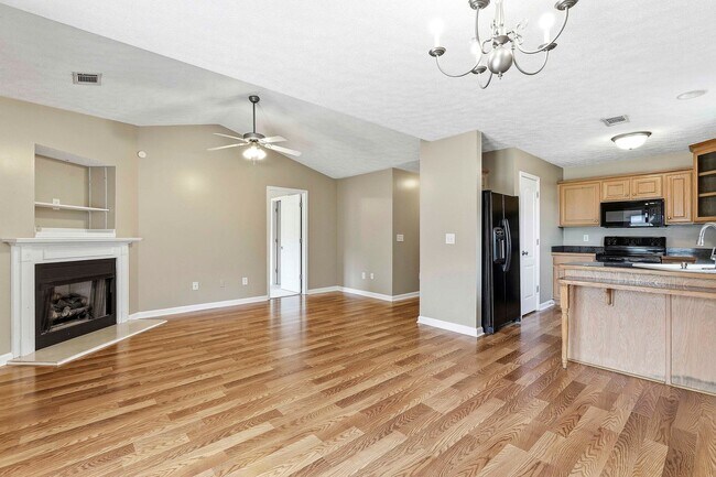 Building Photo - 3BR Home Walkable to Downtown Zebulon with Fenced Yard