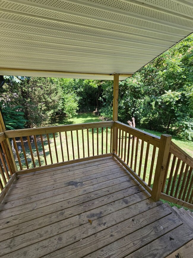 Building Photo - Must see! 2 BR in High Point