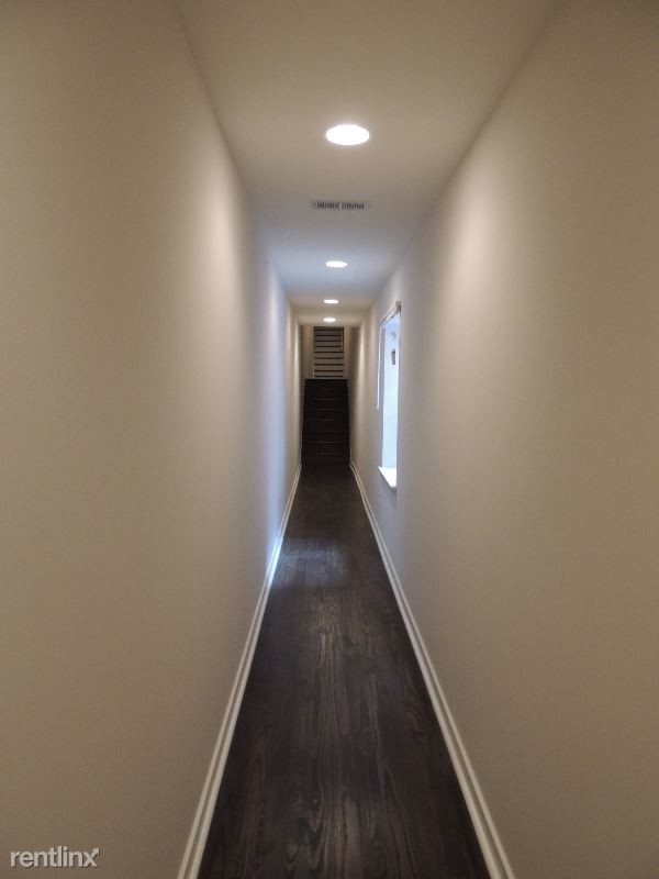 Building Photo - 216 S 16th St