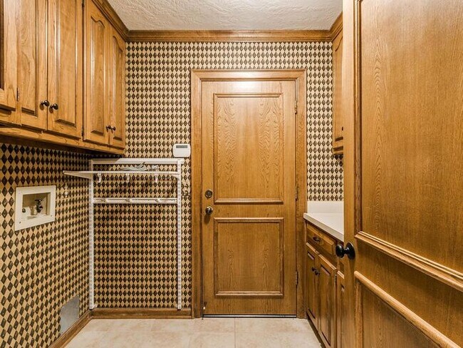 Building Photo - *Rare Find* Stunning Brookhaven 4 Bed 2.5 ...