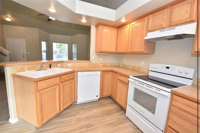 Building Photo - 3341 N Maplestone Ave