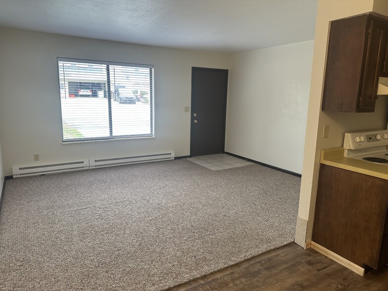 Building Photo - 1033 Lakeshore Dr