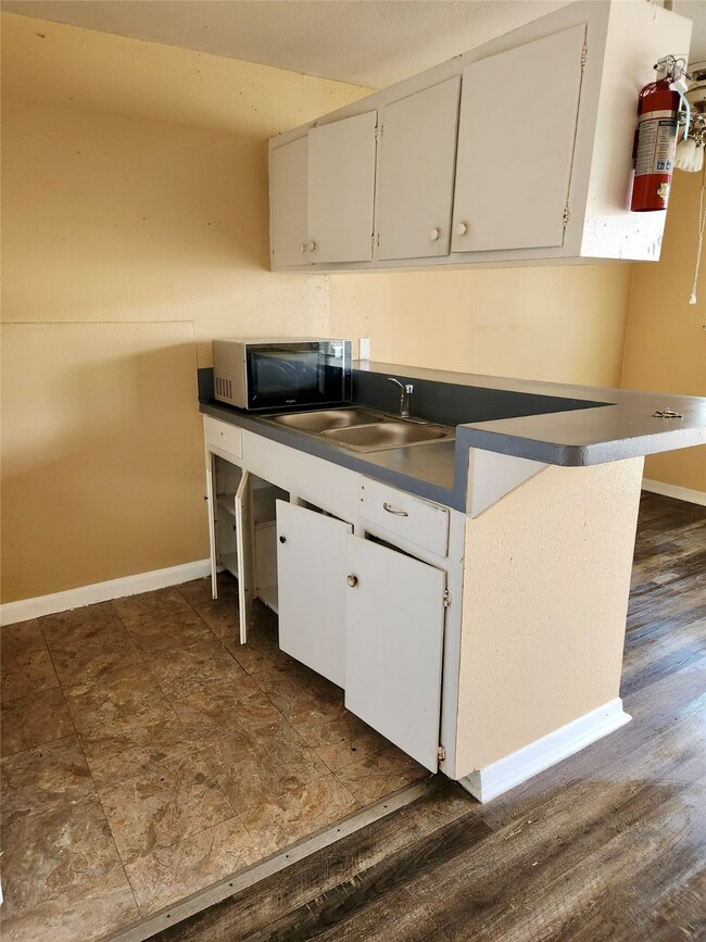 Building Photo - 6518 Sloan St