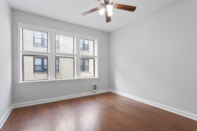 Building Photo - 3631 W Dickens Ave