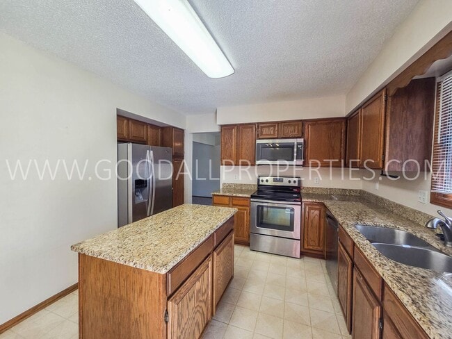 Building Photo - 1104 Prairie View Dr