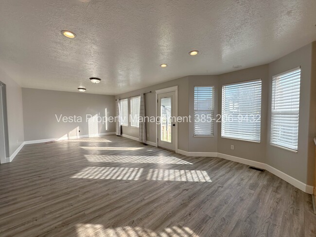 Building Photo - 1526 N 2530 W