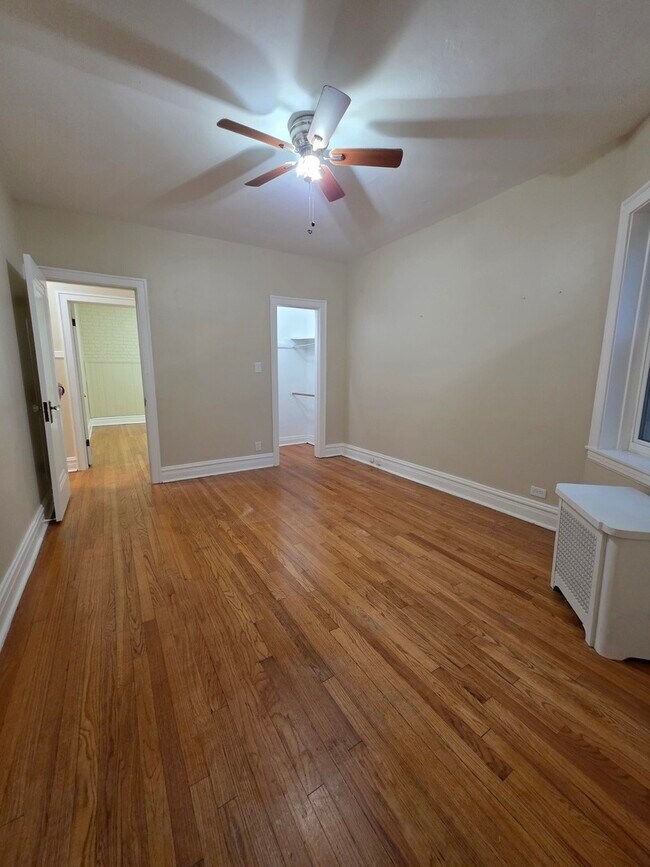 Building Photo - 4831 W Roscoe St