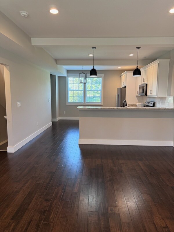 Building Photo - 100 Storytown Vlg