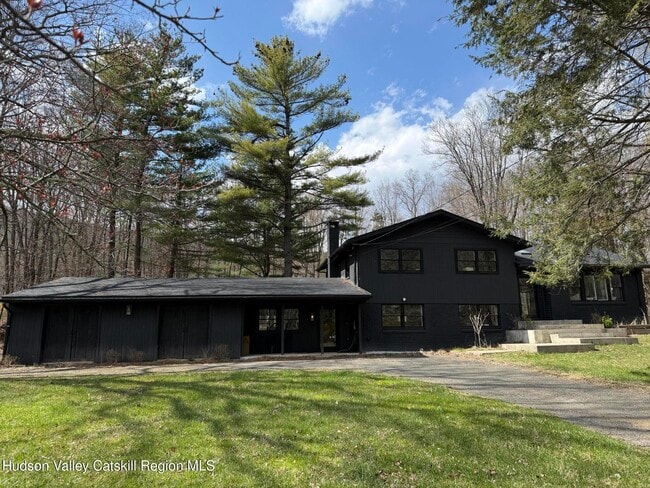 Primary Photo - 13 Arnold Dr
