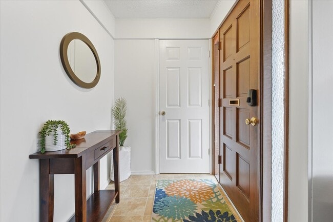 Building Photo - 5330 SW Mayfair Ct