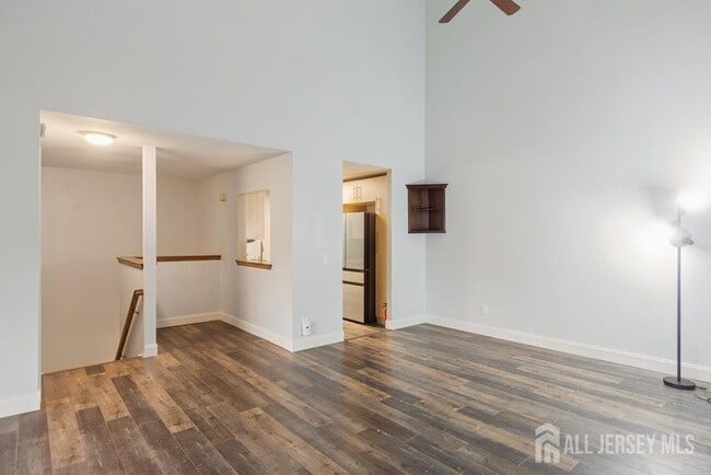 Building Photo - 208 Sunshine Ct