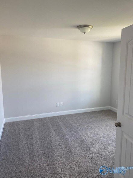 Building Photo - 121 Sorrelweed Dr