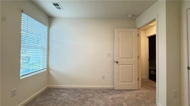 Building Photo - 204 Fenchurch Wy