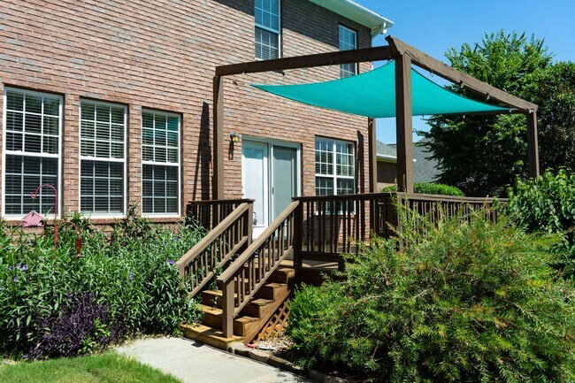 Building Photo - 724 Avrett Cir