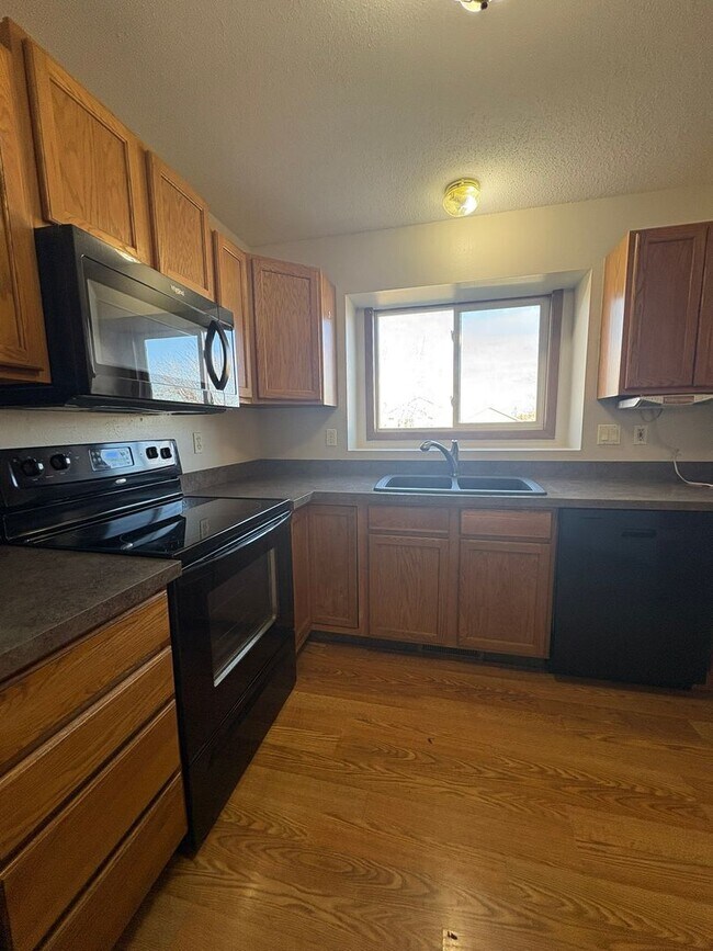 Building Photo - 3 BED | 2 BATH | SPLIT-FOYER HOME | RAPID VALLEY