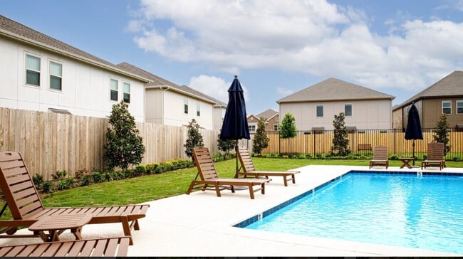 Building Photo - 9842 Kilkenny St