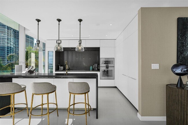 Building Photo - 300 Biscayne Blvd Way