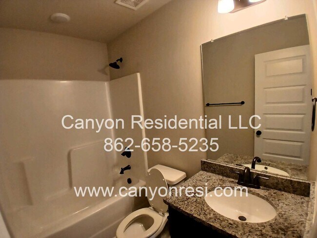 Building Photo - MUST SEE Fantastic 4BR 2/5 BA near everyth...