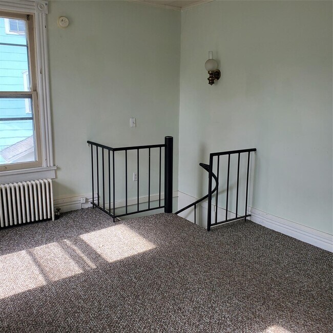 Building Photo - 111 Vineyard Ave