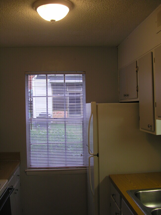 Building Photo - 500 Wimbledon Ct