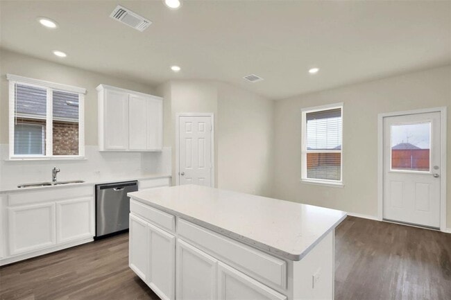Building Photo - 244 Bayberry Cir