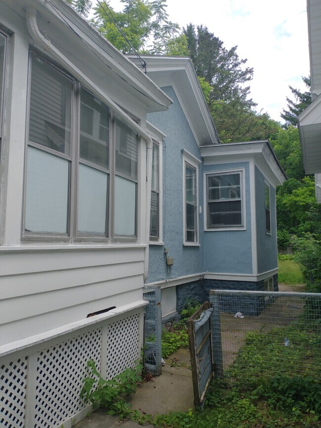 1028 Highland St 1028 Highland St Syracuse NY 13203 Apartment Finder