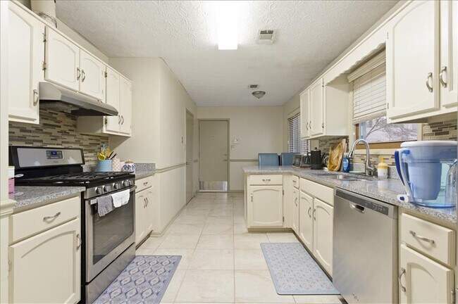 Building Photo - 2025 Kristian Way