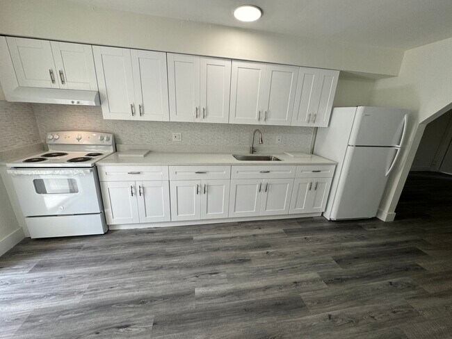 Building Photo - 37 NW 7th Ave