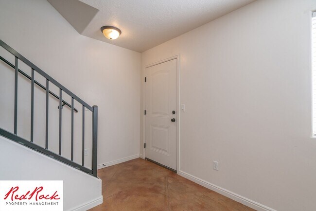 Building Photo - 2801 E 450 N
