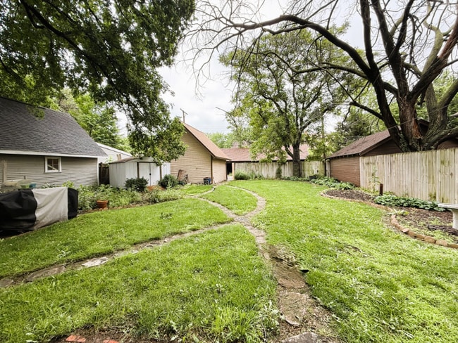 Building Photo - 708 N Porter Ave