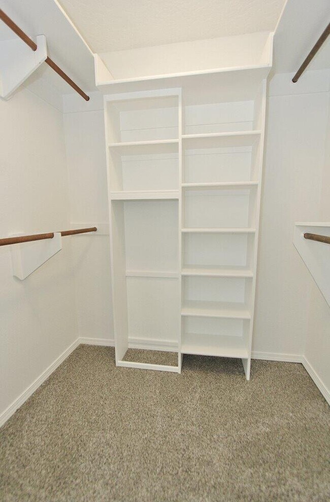 Building Photo - 608 Smith Ct