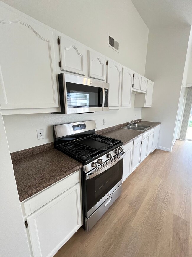 Building Photo - RECENTLY REFURBISHED  SINGLE STORY HOUSE W...