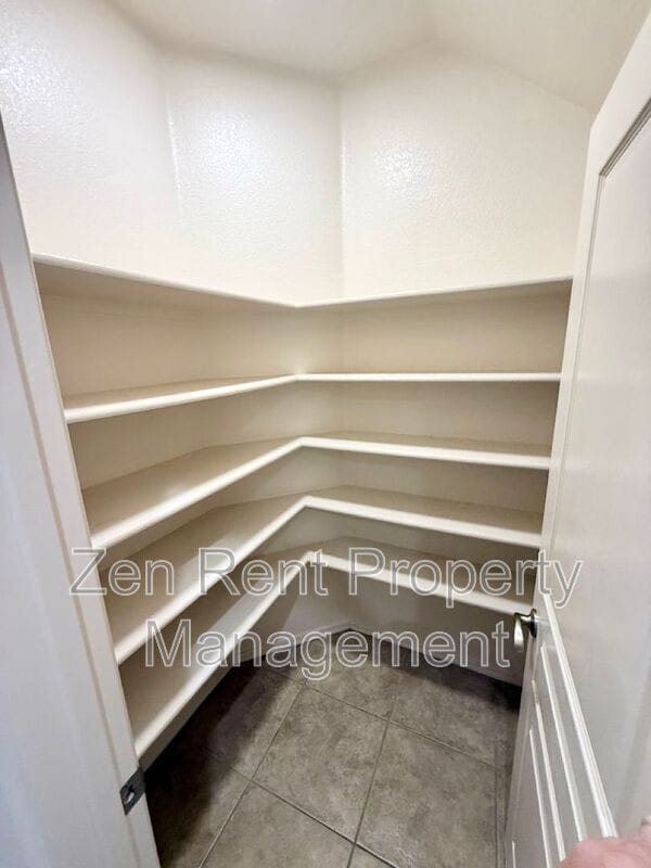 Building Photo - 3870 S Laurel Way