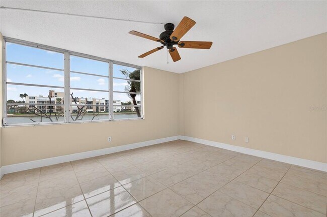 Building Photo - 7540 Bay Island Dr S
